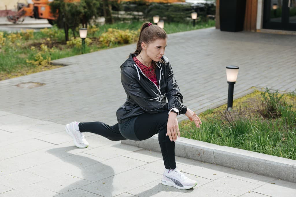 Основательница BY BOVT — разминка, выпад, тёплый городской двор.